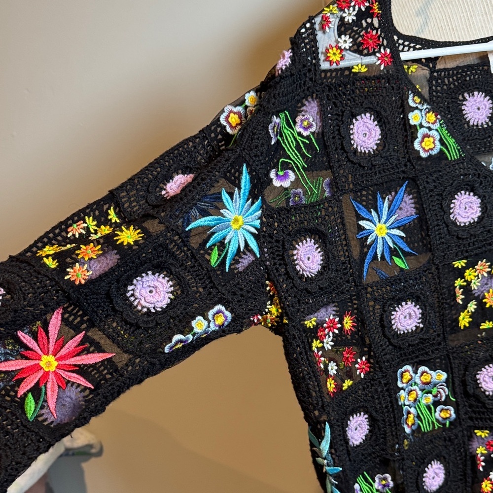 Vintage 90s Vibrant Floral Crochet Blouse - Picture 3 of 6